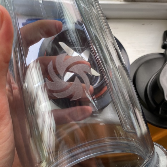 Vitamix - 20-Oz. Blending Cup and Blender Blade base - Picture 3 of 4